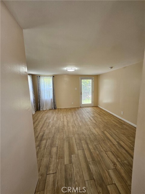 Foto del edificio - 14914 Denker Ave