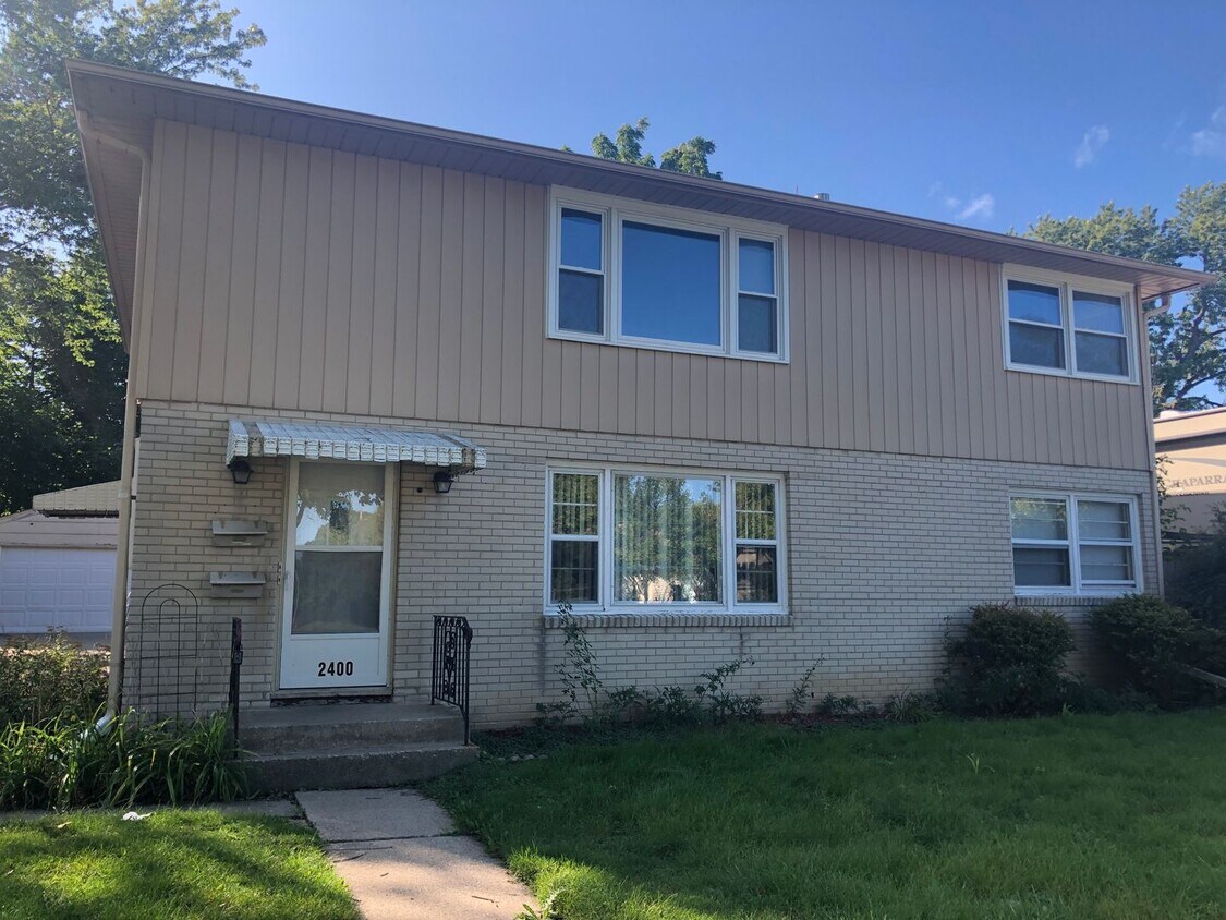 2400 Oregon St Unit 2402, Racine, WI 53405 Room for Rent in Racine