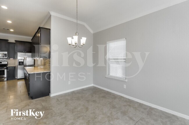 Foto del edificio - 6423 Sterling Shores Ln