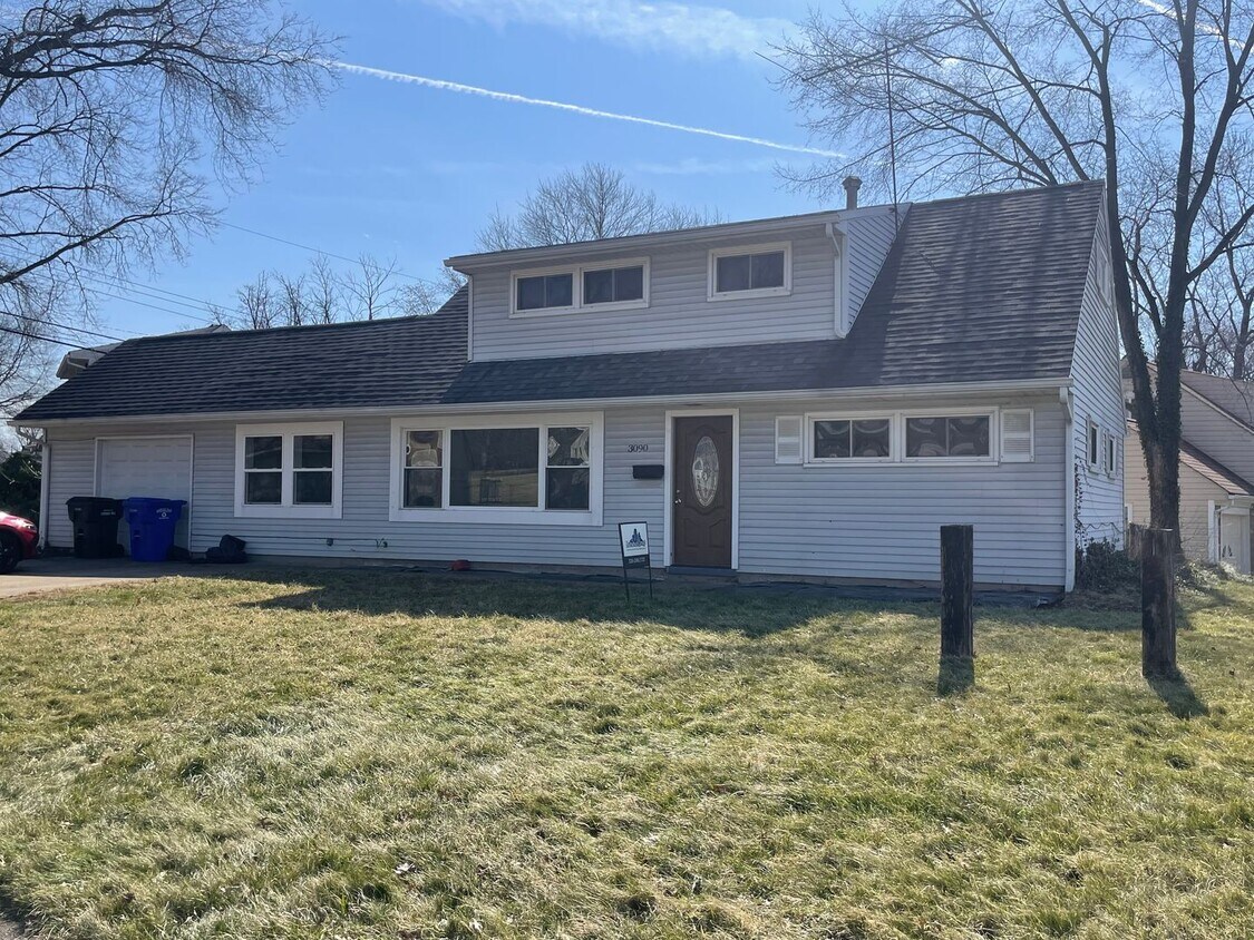 Foto principal - 4 bedroom 1 bath house