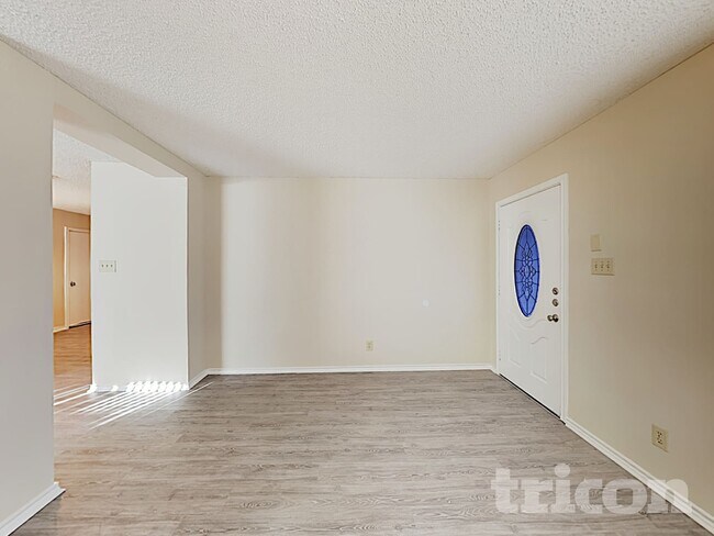 Foto del edificio - 6714 Barton Rock Ln