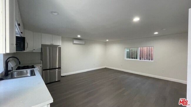 Building Photo - 1043 3rd Ave