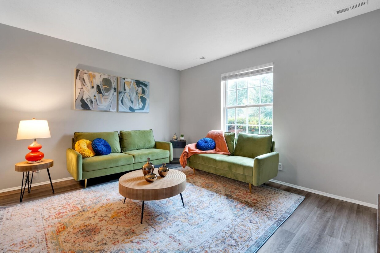 Foto principal - Two bedroom townhome, bath and half with w...