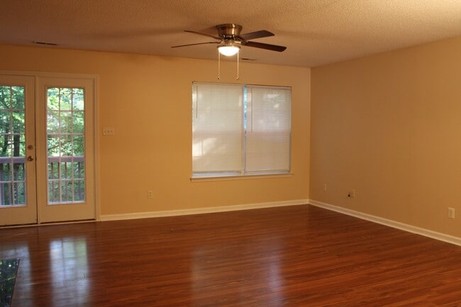 Building Photo - 230 Black Bird Ct