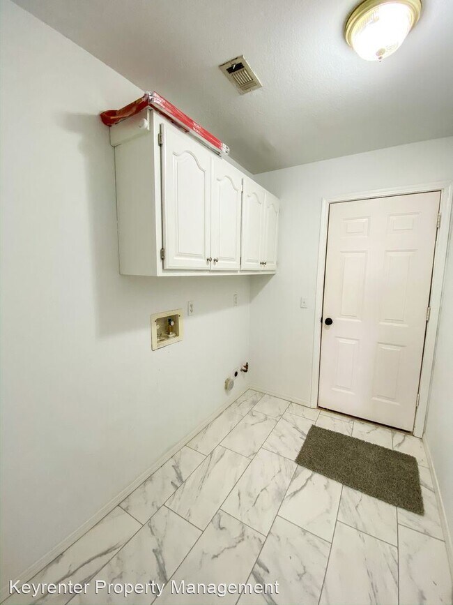 Building Photo - 4 br, 2 bath House - 2320 W Mobile Place