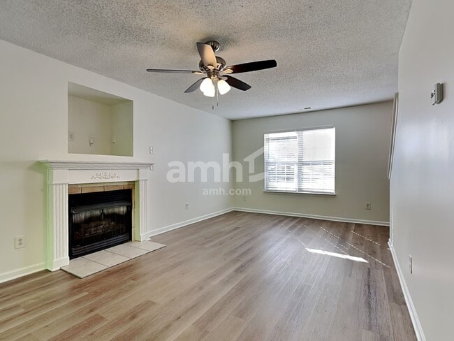 Foto del edificio - 9431 Isaac Hunter Dr