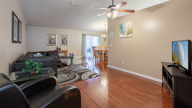 Foto del edificio - 7802 Laurel Oak Ln