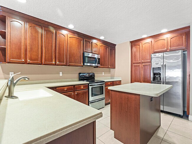 Building Photo - 101 Coral Way E