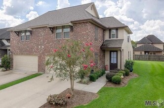Building Photo - 18177 Pinehurst Dr
