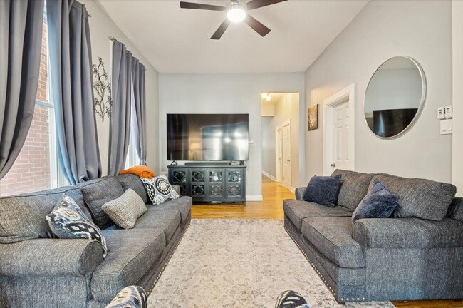 Foto del edificio - 1448 N Fairfield Ave