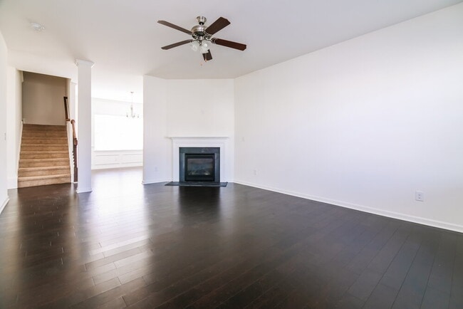 Building Photo - 656 Rose Mallow Dr