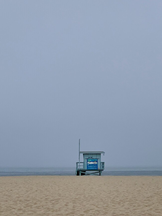 La playa está a una cuadra. - 2404 Pacific Ave