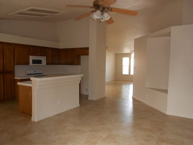 Building Photo - 4 bedroom 2 bath house in Yuba City