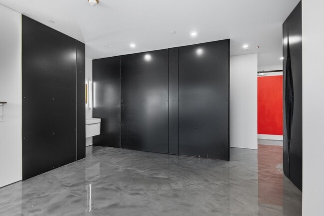 Building Photo - Newport Lofts 1813