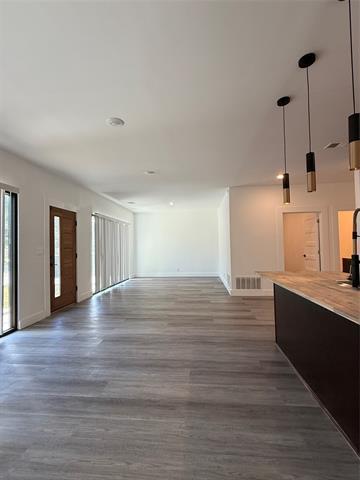 Building Photo - 2707 Carpenter Ave