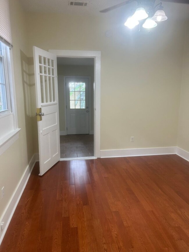 Building Photo - Charming Double in Esplanade Ridge