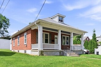 Building Photo - 121 Sharpless St
