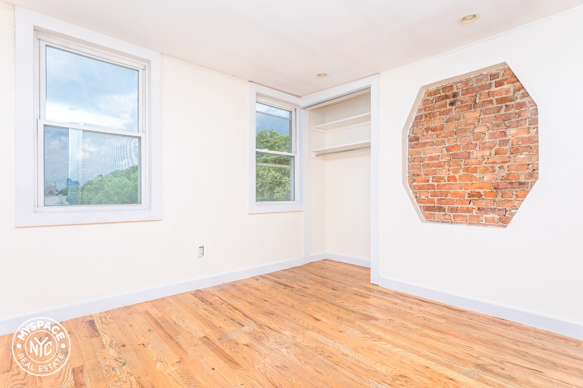 Primary Photo - 145 Driggs Ave