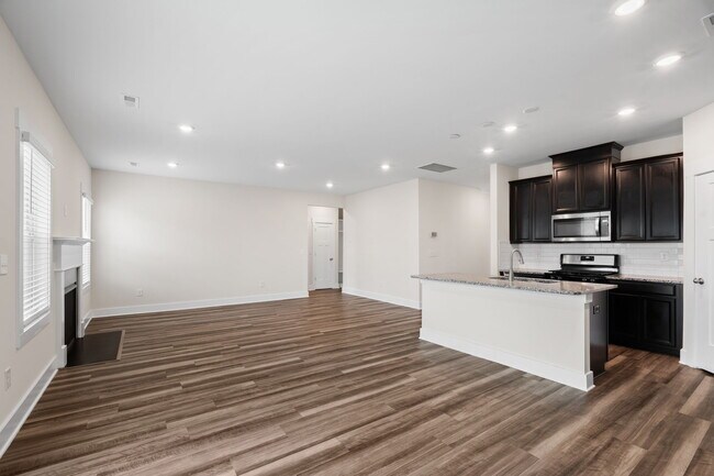 Building Photo - 216 Pewter Cir