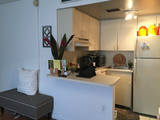 Building Photo - 619 Euclid Ave