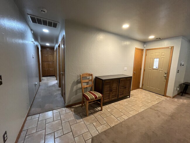 Foto del edificio - 2117 N Burdick St