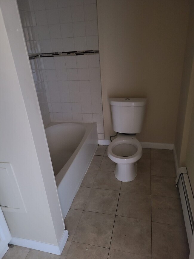 Building Photo - 505 Marlboro Rd