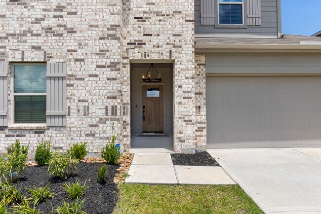 Foto del edificio - 15042 Eastern Wood Rd