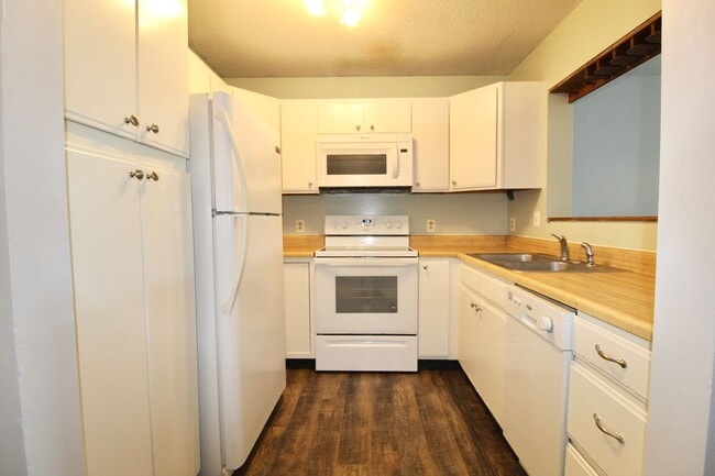 Building Photo - 1340L Hunters Road
