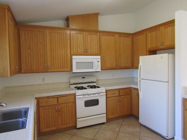 Building Photo - Immaculate Single Level Home on a Generous...