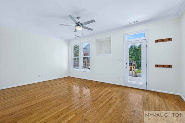 Foto del edificio - 513 Village Loop Dr
