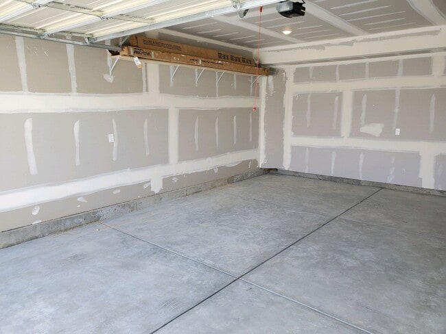 Building Photo - 1124 Tulip Dr