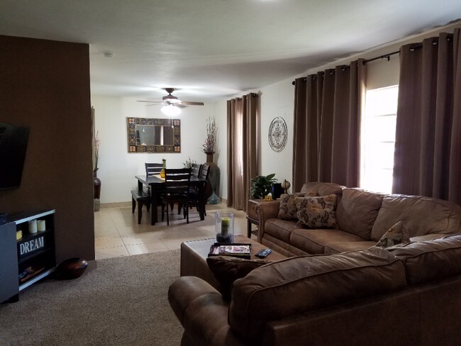 Foto del edificio - 8237 E Lewis Ave