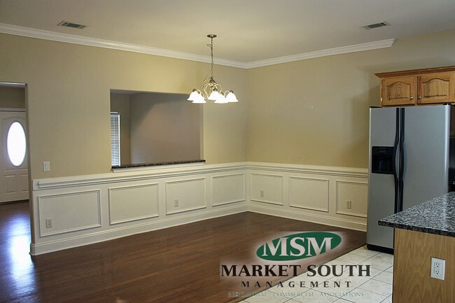 Building Photo - 116 Live Oak St