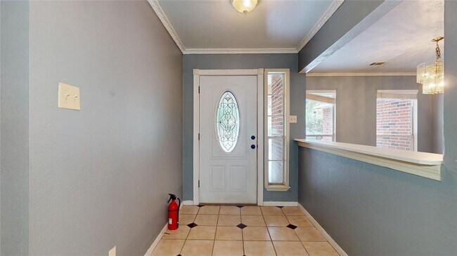 Building Photo - 302 Greenbriar Dr