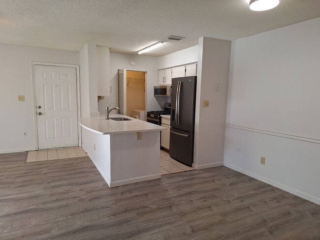 Building Photo - 12851 Daybreak Cir