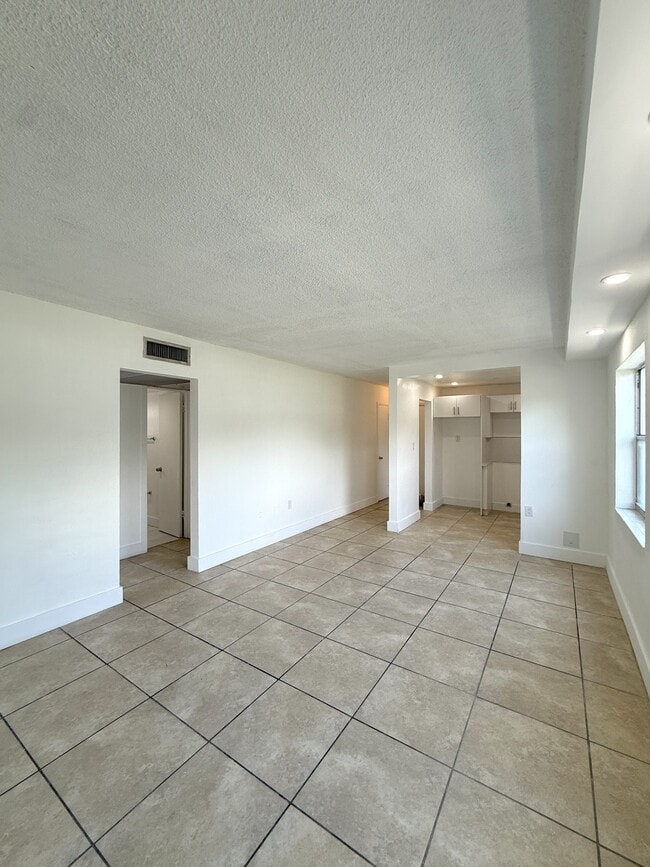 Livingroom - Alhambra Apartments