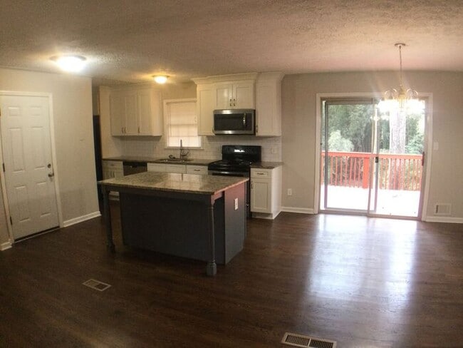 Building Photo - 3773 Sarahs Ln