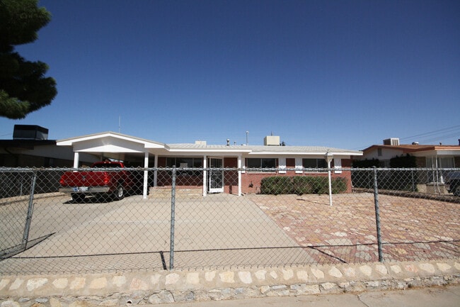 Building Photo - 5829 Macaw Ave