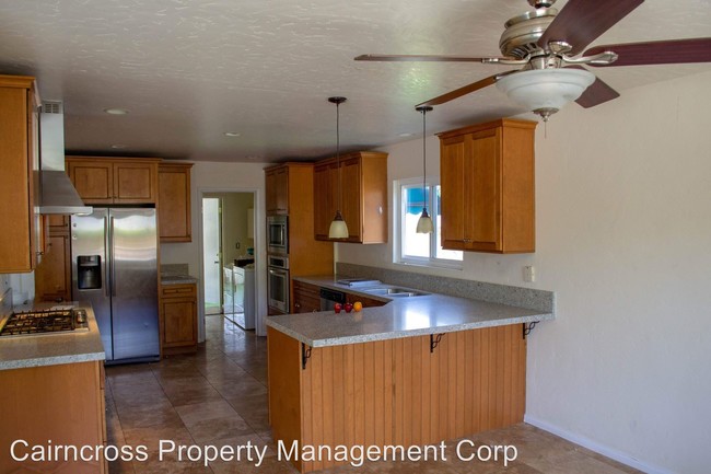 Foto del edificio - 5 br, 3 bath House - 1422 Yost Dr.