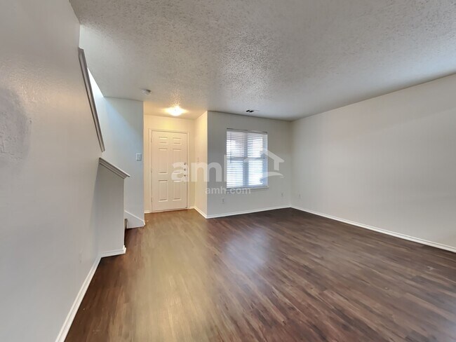 Foto del edificio - 4026 Holly Leaf Court