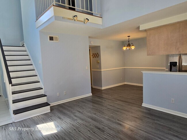 Building Photo - 1015 Cirby Oaks Way