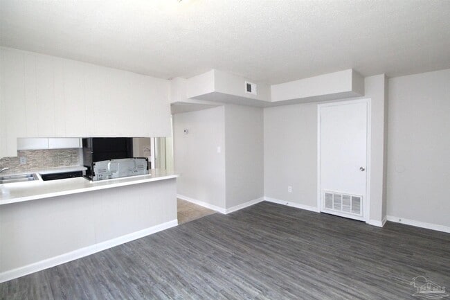 Building Photo - 10151 Guidy Ln