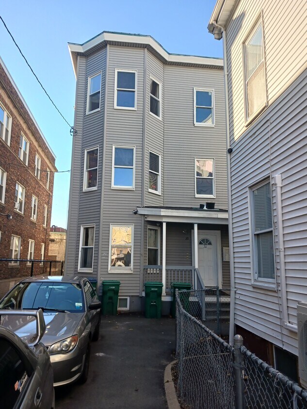 Primary Photo - 20 Mall St