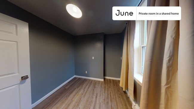 Building Photo - Room in Shared 3 bed/1 bath home