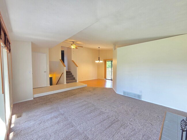 Building Photo - $2,495 - 4 Bed / 2 Bath Beautiful Home in Indian Trail