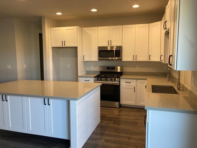 Building Photo - Practically new 4 bedroom home in Chino Valley!