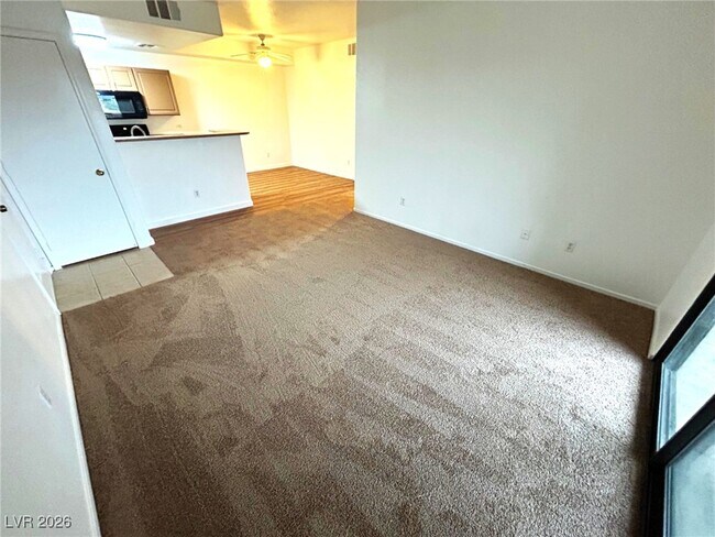 Foto del edificio - 8250 N Grand Canyon Dr