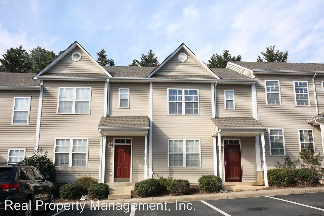 Primary Photo - 3 br, 2.5 bath House - 1715 Webland Pk