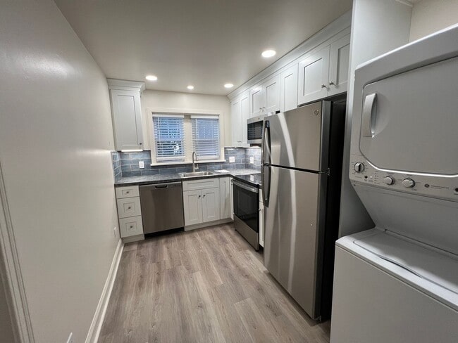 Foto del edificio - Newly Renovated 1 Bedroom with Washer & Dryer in Neffsville, Electric included!