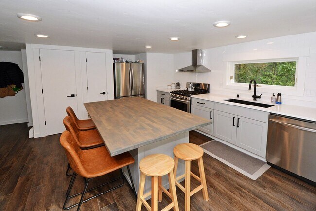 Foto del edificio - 1090 Walnut Circle